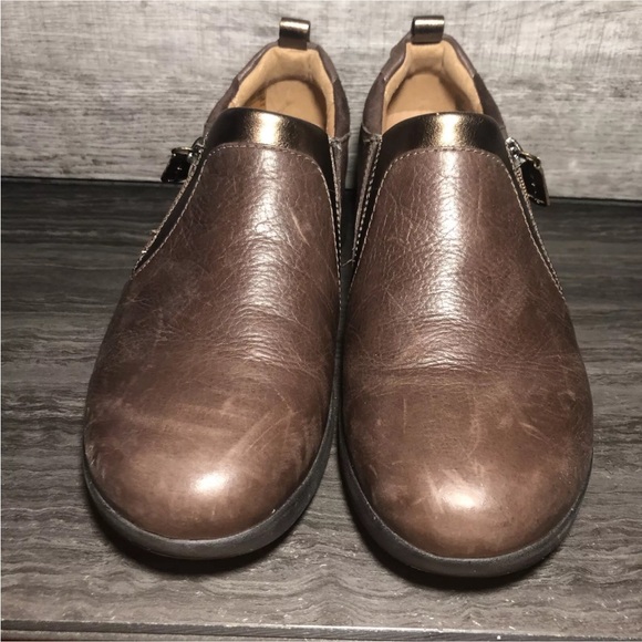 Clarks Unstructured Un Adorn Size 8.5 Side-Zip Slip-Ons Dark Brown W/Bronze Trim - Picture 2 of 11